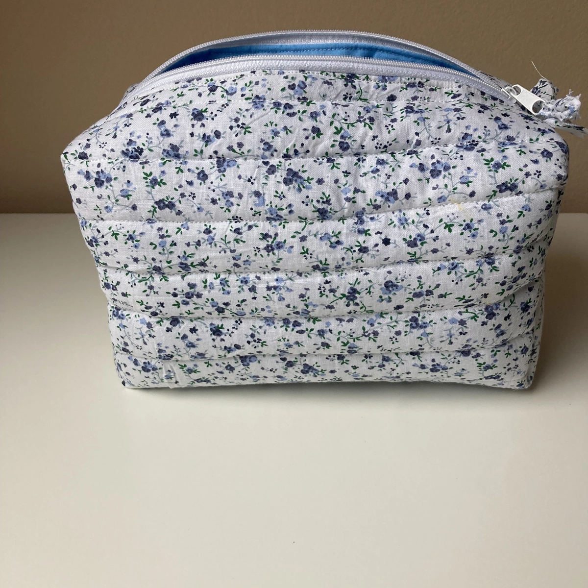 Pohled na tašticku z boku