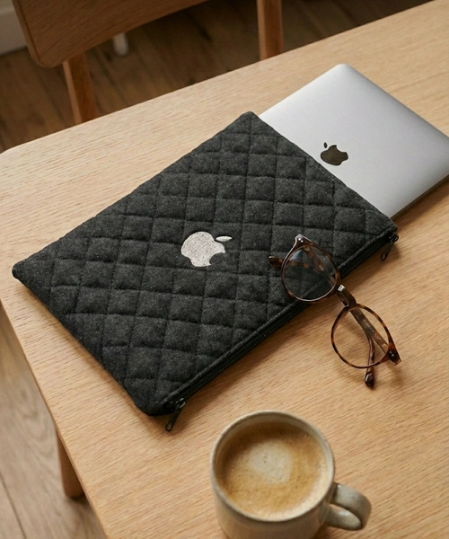 Obal na MacBook s výšivkou