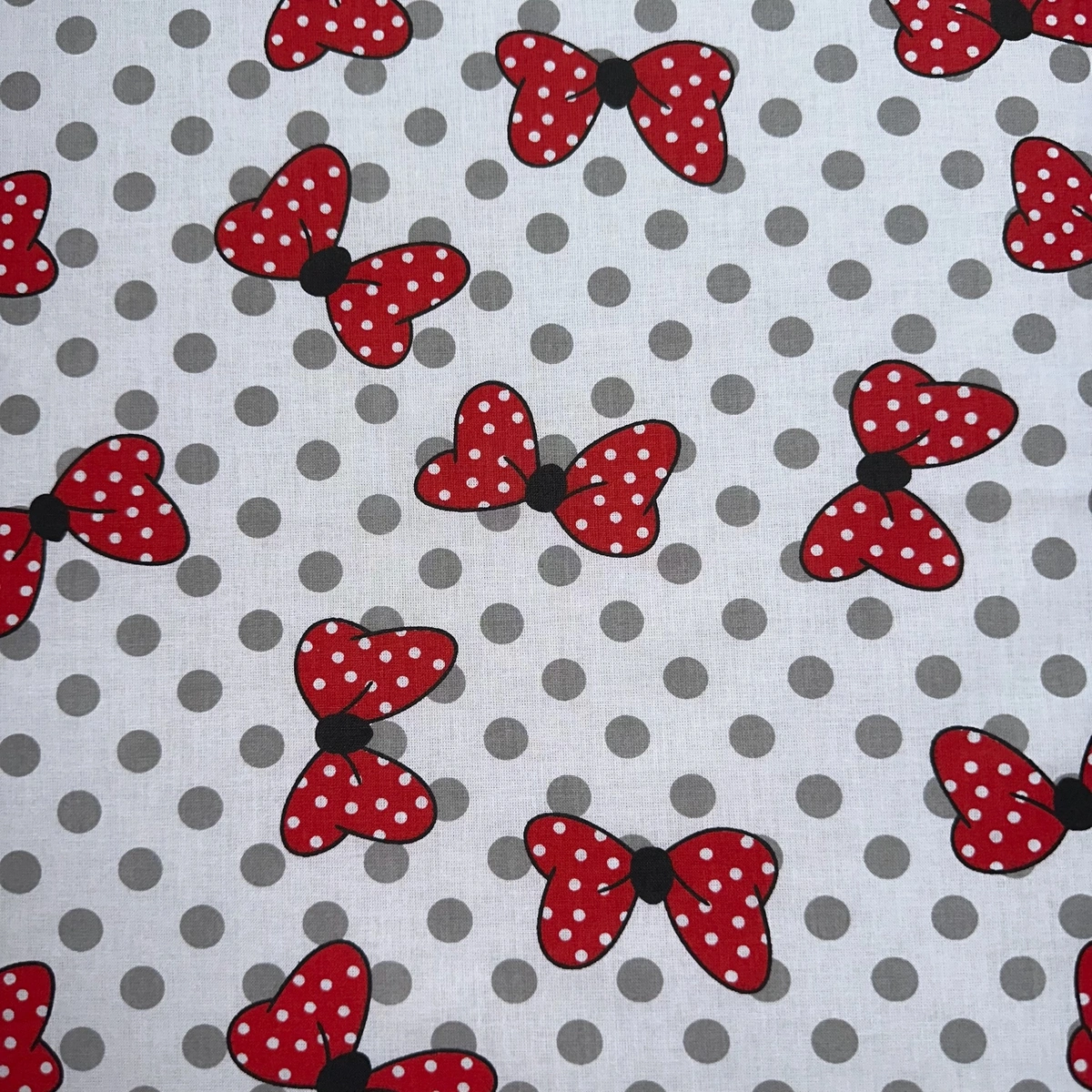 Mašličky s šedými puntíky