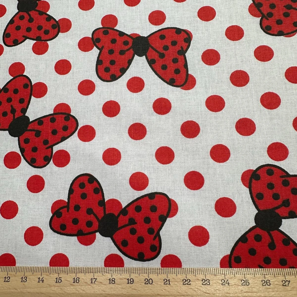 Mašličky s červenými puntíky