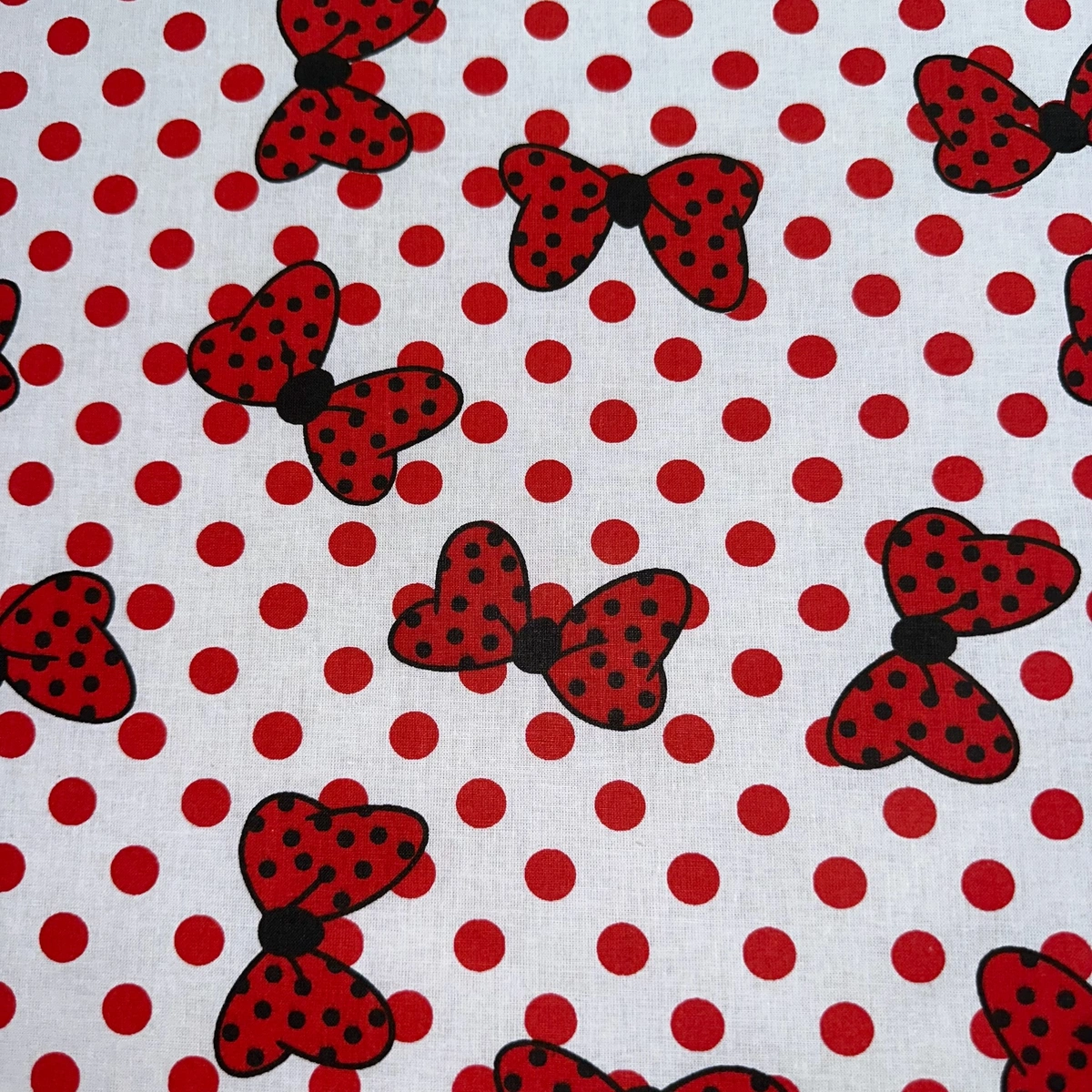 Mašličky s červenými puntíky